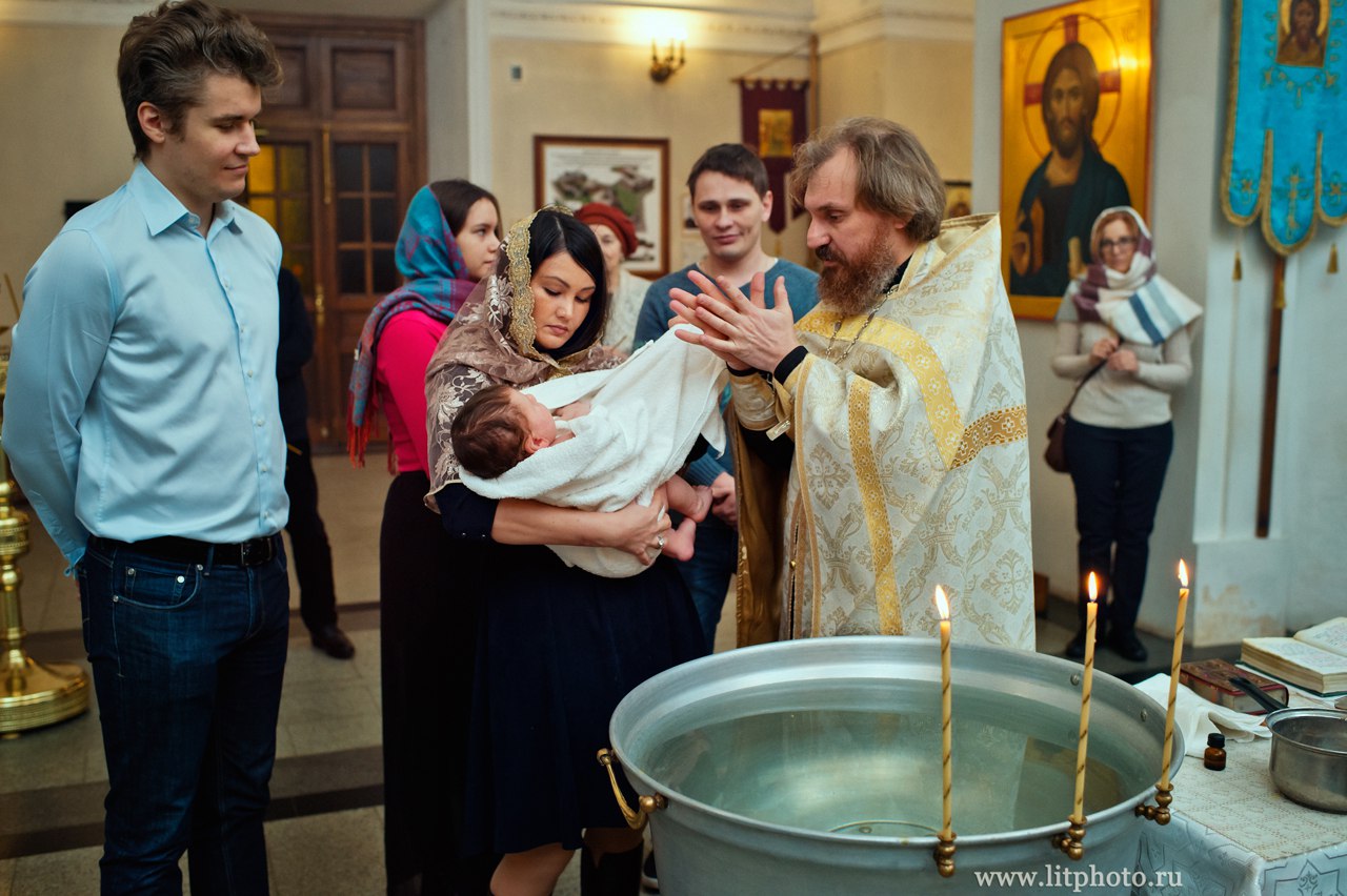 Как выбрать фотографа на крещение ребенка