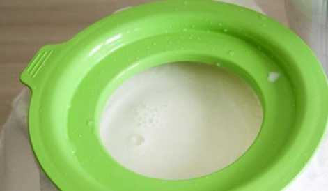 Кунжутное молоко Кол-во порций: 4 шт. Ингредиенты: Вода 1 л Кунжут белый 100 г Мёд 1 ст. л. Кунжутное молоко отличный источник кальция. Лучше всего семя кунжута употреблять в пищу в сыром виде,