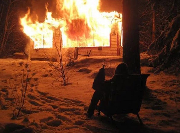 Cожитель женщины не стал спасать на пожаре её дочек: он стоял и курил В Иркутске уголовное дело завели на