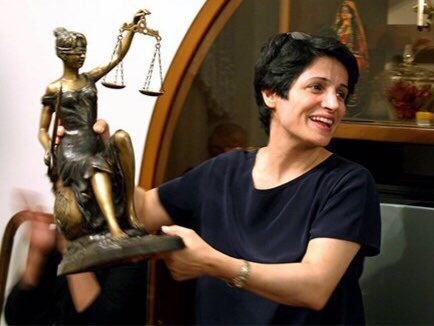 Защитницу прав женщин приговорили к тюремному сроку и ударам плетью за то, что та не надела хиджаб. Случай произошел в Иране. 55-летняя Насрин Сотуде является защитницей прав женщин и адвокатом.